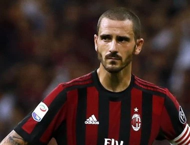 Οι οπαδοί της Γιουβέντους συγχώρεσαν τον Μπονούτσι για την περσινή του μεταγραφή στη Μίλαν (βίντεο)